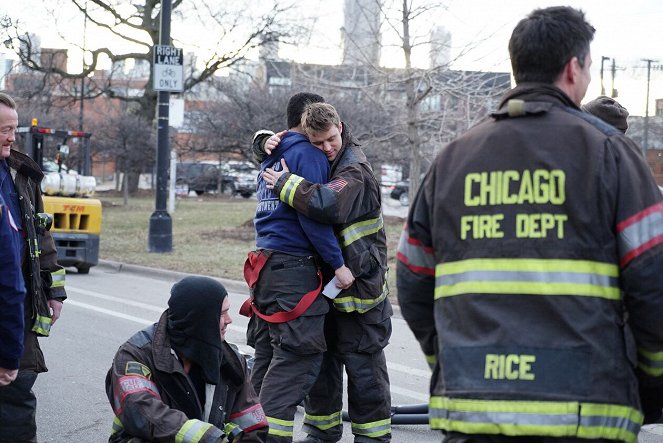 Chicago Fire - Wiesz, gdzie mnie szukać - Z realizacji - Taylor Kinney, Jesse Spencer