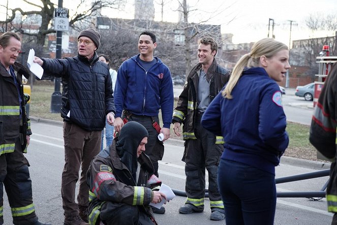 Chicago Fire - Víš, kde mě najít - Z natáčení - Christian Stolte, Taylor Kinney, Charlie Barnett, Jesse Spencer