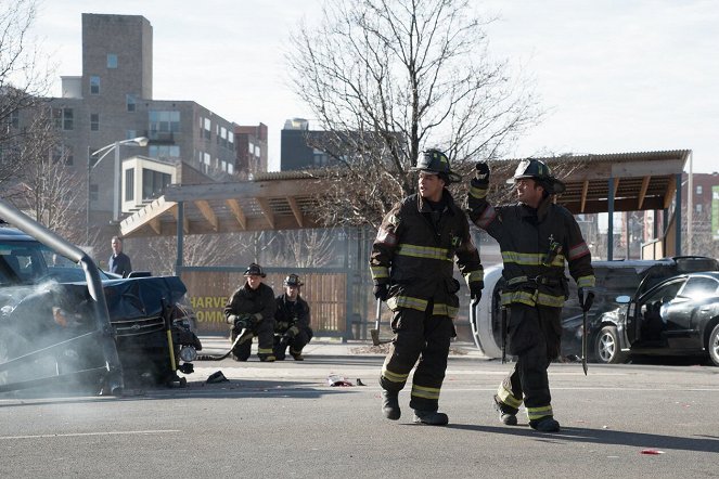 Chicago Fire - You Know Where to Find Me - Van film