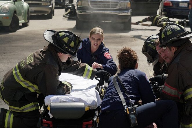 Chicago Fire - Category 5 - Van film