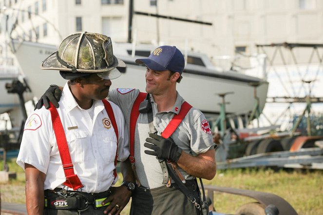 Chicago Fire - Season 3 - Zadziw mnie - Z realizacji - Eamonn Walker, Jesse Spencer