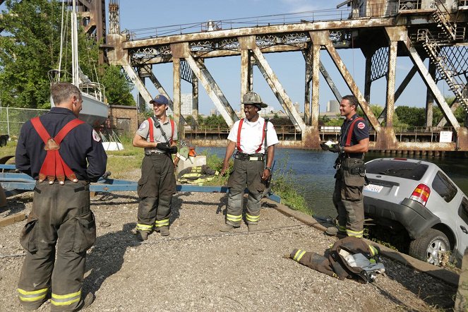 Chicago Fire - Blick nach vorn - Dreharbeiten - Jesse Spencer, Eamonn Walker, Taylor Kinney