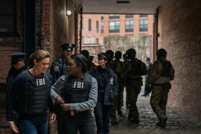 F.B.I. - Ties That Bind - Photos - Missy Peregrym, Ebonee Noel