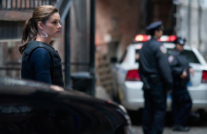 FBI: Special Crime Unit - Season 2 - Ties That Bind - Photos - Missy Peregrym