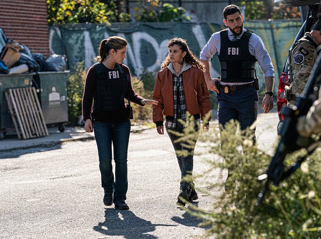 FBI: Special Crime Unit - Season 2 - Salvation - Photos - Missy Peregrym, Jade Fernandez, Zeeko Zaki