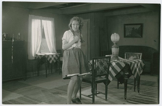 Orpo - Kuvat elokuvasta - Vera Schmiterlöw