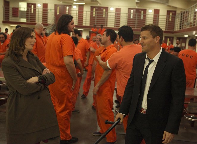 Dr. Csont - Season 7 - Börtönlázadás - Forgatási fotók - Emily Deschanel, David Boreanaz