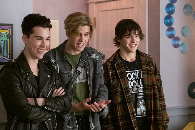 Julie and the Phantoms - Enfim, livres - Do filme - Jeremy Shada, Owen Joyner, Charlie Gillespie