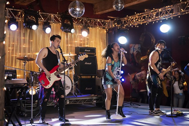 Julie and the Phantoms - Finally Free - Filmfotos - Jeremy Shada, Madison Reyes, Charlie Gillespie