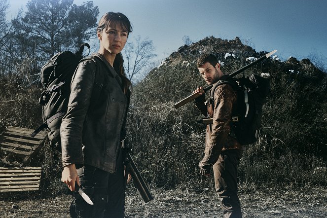 The Walking Dead: World Beyond - Promokuvat - Annet Mahendru, Nico Tortorella