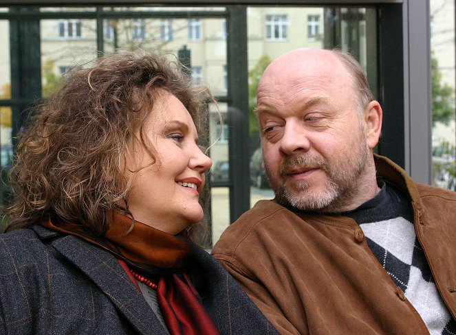 In aller Freundschaft - Season 7 - Blick nach vorn - Filmfotók - Swetlana Schönfeld, Herbert Olschok