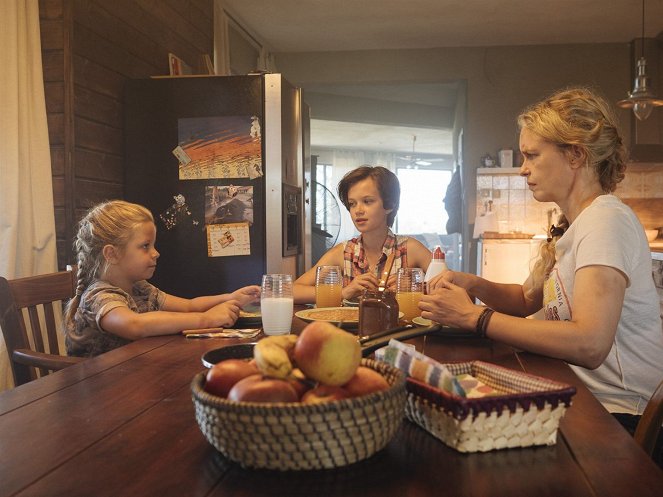 Pelikanblut - Aus Liebe zu meiner Tochter - Kuvat elokuvasta - Katerina Lipovska, Adelia-Constance Ocleppo, Nina Hoss