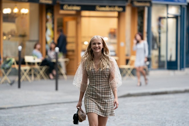 Emily in Paris - Film - Camille Razat