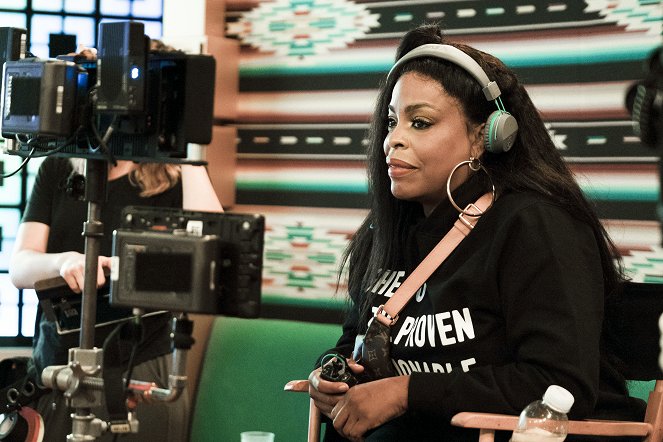 Claws - Zaddy Was a Rolling Stone - Making of - Niecy Nash