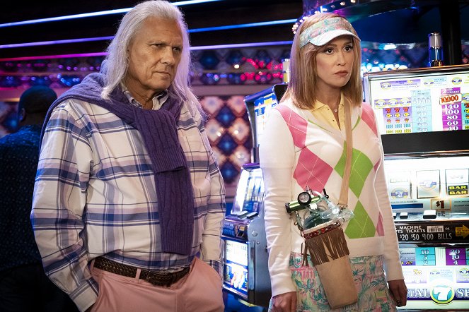 Claws - Fly Like an Eagle - Filmfotos - Michael Horse, Rebecca Creskoff