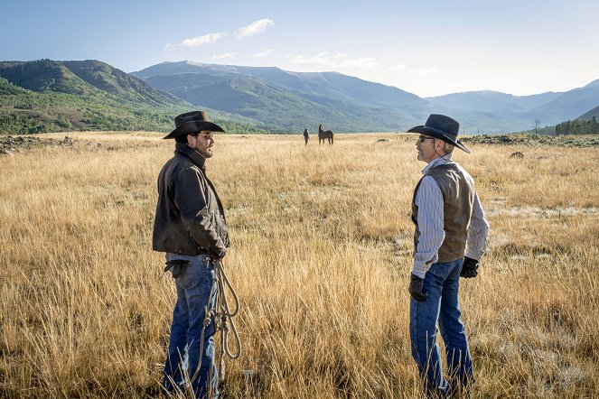 Yellowstone - I Killed a Man Today - Photos - Cole Hauser, Forrie J. Smith