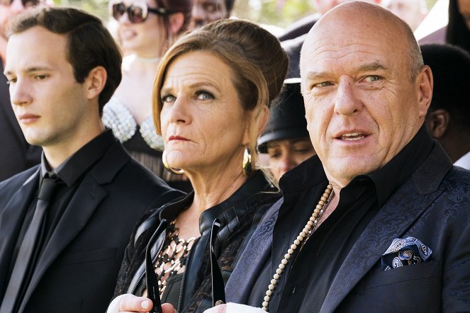 Claws - Funerary - Photos - Dale Dickey, Dean Norris