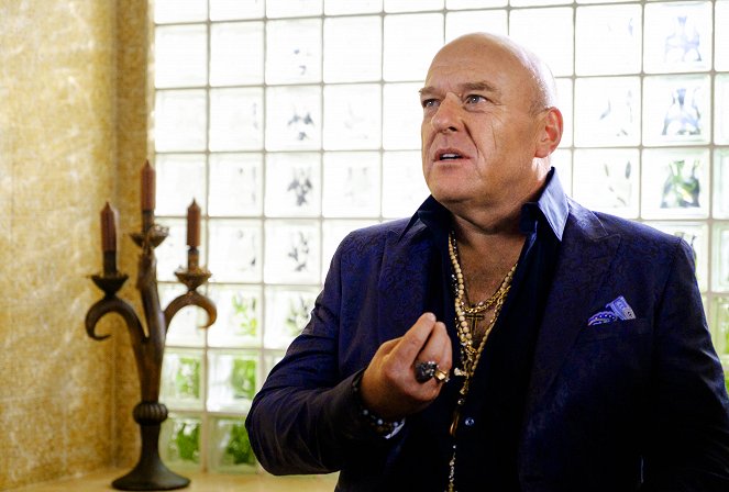 Claws - Funerary - Do filme - Dean Norris