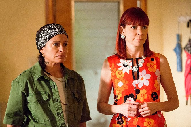 Claws - Avalanche - Photos - Judy Reyes, Carrie Preston
