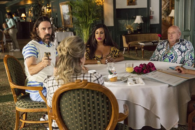 Claws - Avalanche - Photos - Jeff Daniel Phillips, Niecy Nash, Dean Norris