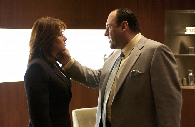 The Sopranos - Season 5 - Two Tonys - Photos - Lorraine Bracco, James Gandolfini