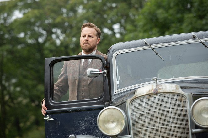 All Creatures Great and Small - Season 1 - You've Got to Dream - Photos - Samuel West