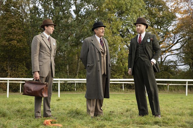 All Creatures Great and Small - Season 1 - Andante - Photos - Matthew Lewis, Nigel Havers, Samuel West