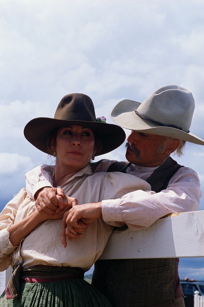 Lonesome Dove - Filmfotók - Anjelica Huston, Robert Duvall