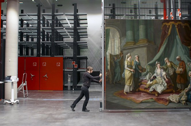 The Louvre is Moving - Photos