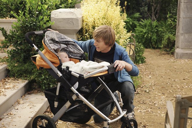 Good Luck Charlie - Baby Come Back - Filmfotos - Jason Dolley