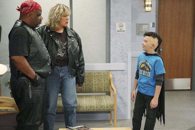 Good Luck Charlie - Take Mel Out to the Ball Game - Photos
