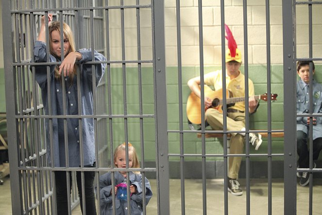 Good Luck Charlie - Season 2 - Something's Fishy - Photos