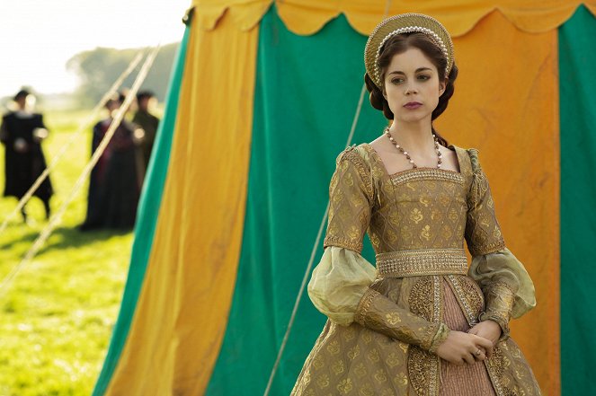The Spanish Princess - Season 2 - Camelot - Photos - Charlotte Hope