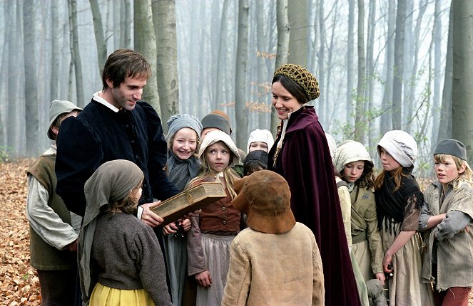 Luther - De la película - Joseph Fiennes, Claire Cox