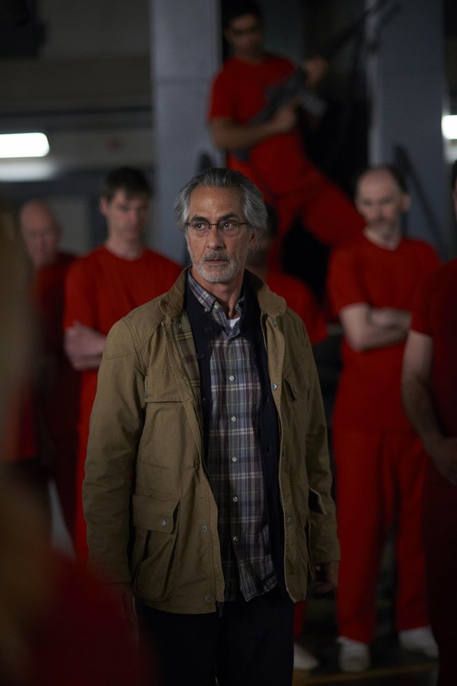 Alphas - Wake Up Call - Photos - David Strathairn