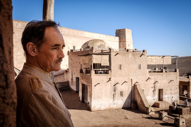 Waiting for the Barbarians - De la película - Mark Rylance