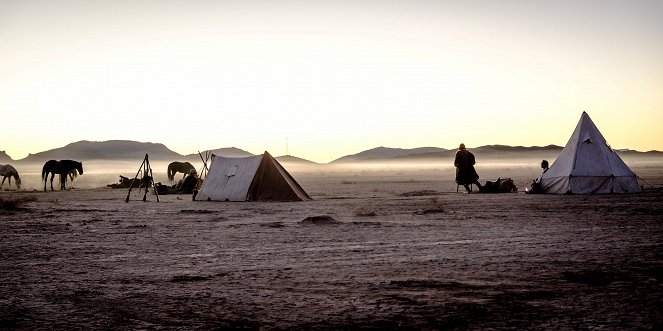 A Barbárokra várva - Filmfotók