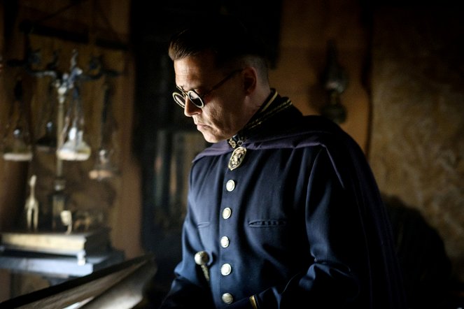 Czekając na barbarzyńców - Z filmu - Johnny Depp