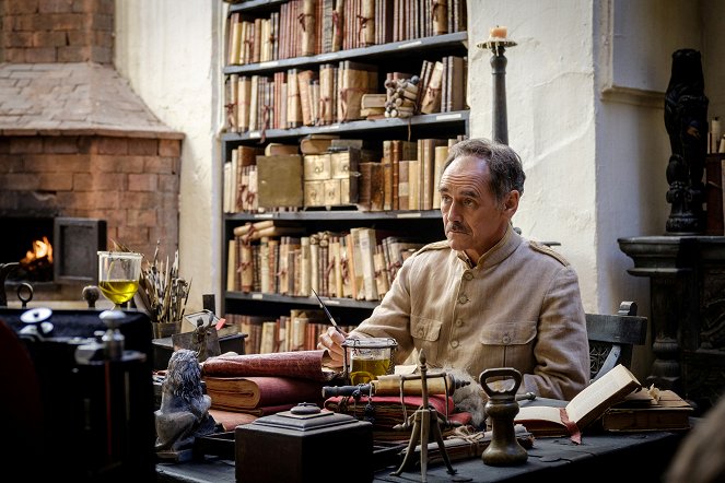 Waiting for the Barbarians - Van film - Mark Rylance