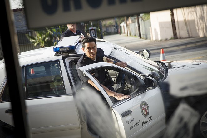 Policajti z L. A. - Série 5 - Off Duty - Z filmu