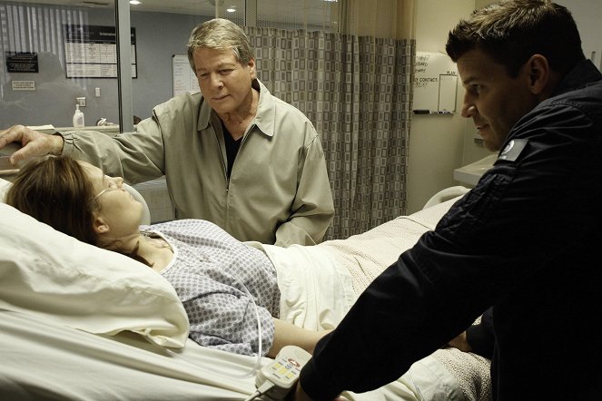 Dr. Csont - Season 8 - Lövés a múltba - Filmfotók - Ryan O'Neal, David Boreanaz