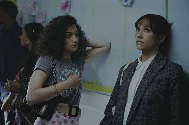 En las rocas - De la película - Jenny Slate, Rashida Jones