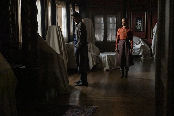 The Haunting - The Haunting of Bly Manor - Photos - Oliver Jackson-Cohen, T'Nia Miller