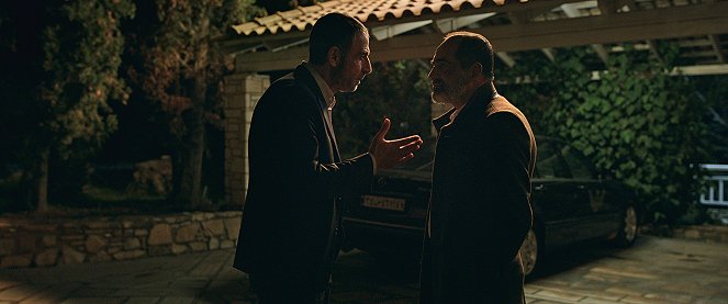 Tehran - Episode 5 - Van film - Shaun Toub, Navid Negahban