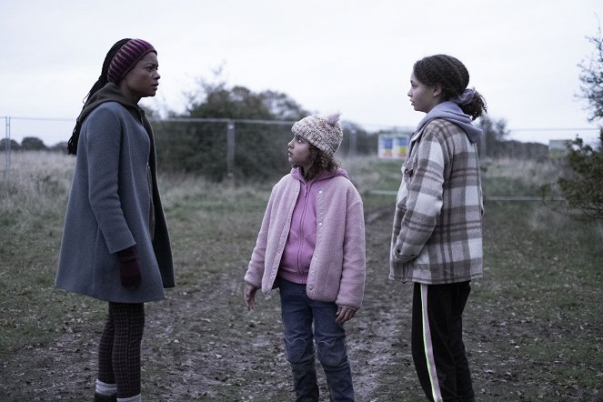 The Third Day - Monday - The Mother - Photos - Naomie Harris, Nico Parker, Charlotte Gairdner-Mihell