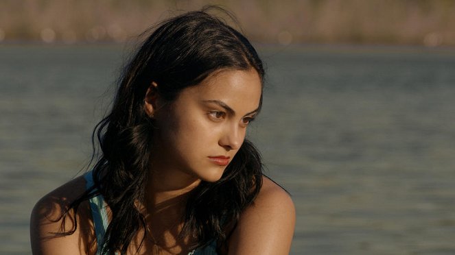 Coyote Lake - De la película - Camila Mendes