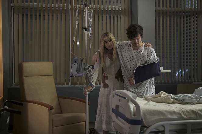 Moderní láska - V nemocnici, mezihra o pochopení - Z filmu - Sofia Boutella, John Gallagher Jr.
