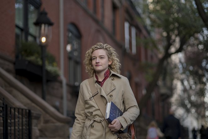 Modern Love - So He Looked Like Dad. It Was Just Dinner, Right? - Photos - Julia Garner