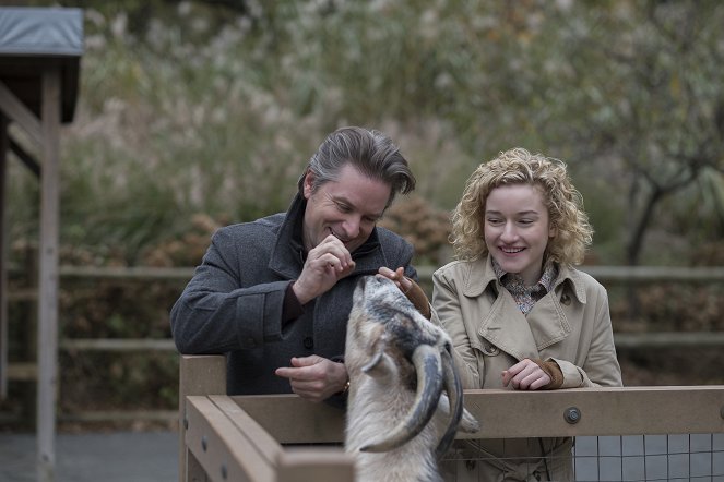 Modern Love - So He Looked Like Dad. It Was Just Dinner, Right? - Do filme - Shea Whigham, Julia Garner