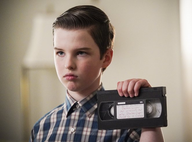 Young Sheldon - A Secret Letter and a Lowly Disc of Processed Meat - Van film - Iain Armitage